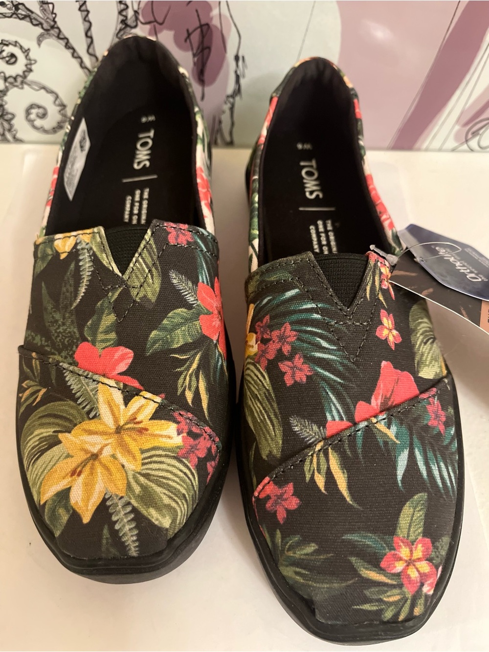 TOMS NWT Classic Alpagarta Black Tropical Floral Slip-On Loafers - Size 6
